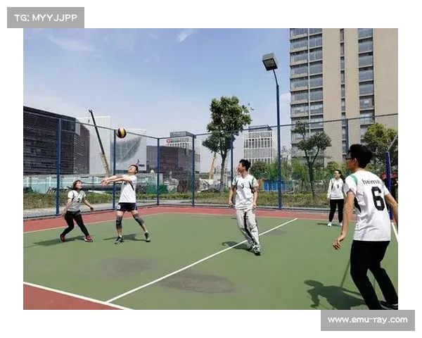 返乡青年组建草原排球志愿队,周末联赛成新风尚 返乡青年组建草原排球志愿队,周末联赛成新风尚