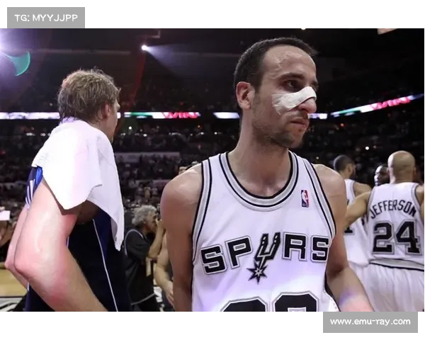 泰国泰拳超新星批初出战鄂尔多斯,曾创107战75胜战绩。 泰国泰拳超新星批初出战鄂尔多斯,曾创107战75胜战绩。